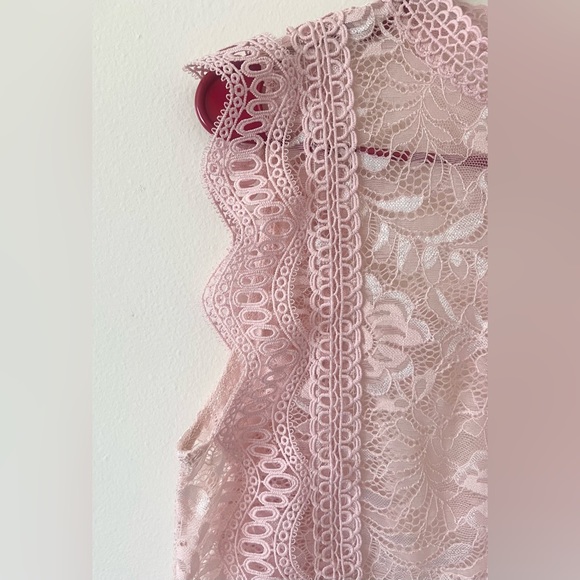 Blush Pink Lace Sleeveless Top - Picture 2 of 4